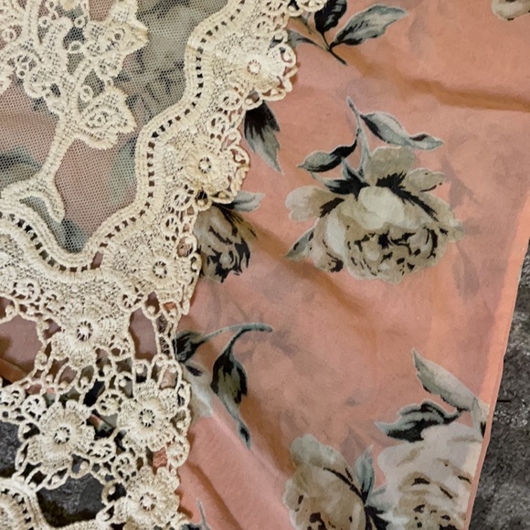 Chiffon + Crochet Floral Crop Top - Picture 3 of 3